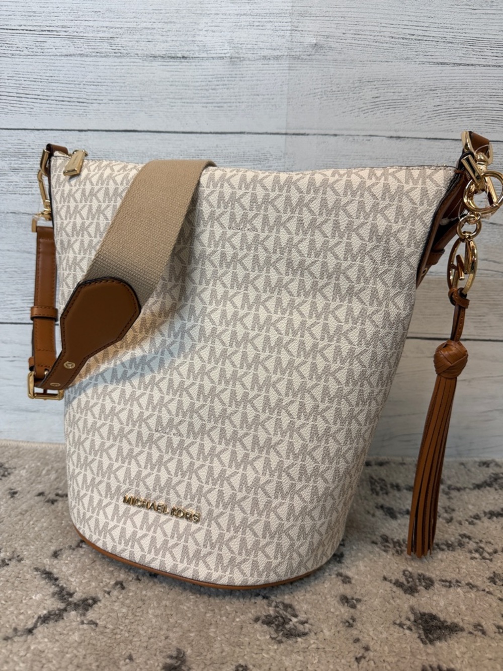 NWT Michael Kors Brooke Medium Bucket Shoulder Bag - Picture 6 of 9